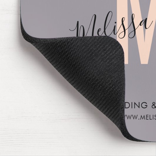 Modern rosa Lavendel Script Monogram Name Mousepad (Ecke)