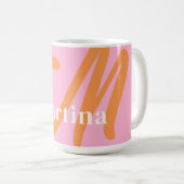 Modern rosa Orange Monogram Kaffeetasse (VorderseiteRechts)