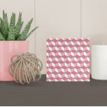 Modern rosa Rose Gold Isometrisches Muster Fliese<br><div class="desc">Diese moderne Keramik-Fliese zeichnet sich durch ein isometrisches Muster in individuell anpassbaren Rosa- und Weißtönen mit einer Imitat Rose Gold Textur aus.</div>