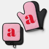 Modern rosa rotes Monogramm Initial Personalisiert Ofenhandschuh & Topflappen-Set (Vorderseite/Rückseite)