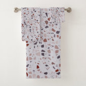 Modern rosa Terrazzo Print Pattern Badhandtuch Set (Insitu)