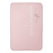 Modern rosafarbenes einfaches girly Monogramm Name Badematte (Vorderseite Vertikal)