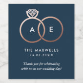 Modern Rose Gold Wedding Ring Monogram Wine Label Weinetikett (Einzelnes Label)