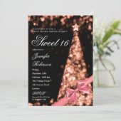 Modern Rose Gold Xmas Tree Bow Sweet 16 Birthday Einladung (Stehend Vorderseite)