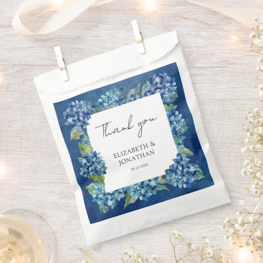 Modern Rustic Blue Hydrangeas Floral Wedding Geschenktütchen (Ausgeschnitten)