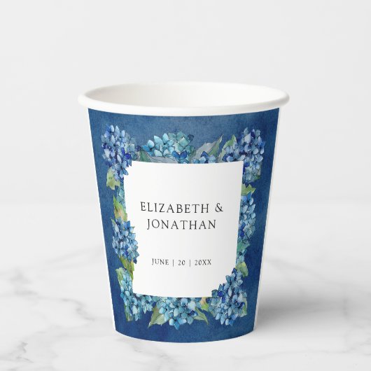Modern Rustic Blue Hydrangeas Floral Wedding Pappbecher (Vorderseite)