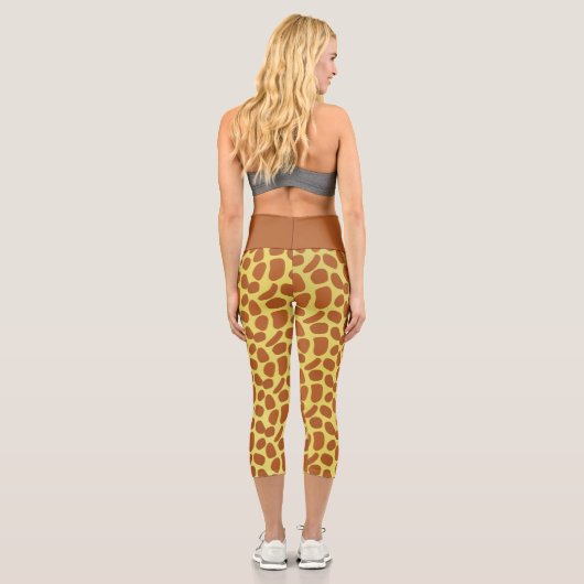 Modern Safari Wildtiergiraffe Skin Pattern Capri Leggings (Rückseite)