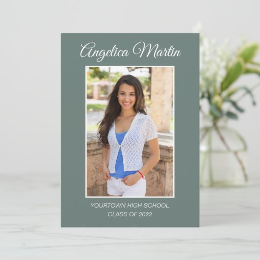 Modern Sage Green Abschluss 3 Foto Class 2022 (Stehend Vorderseite)