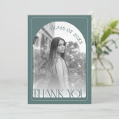 Modern Sage Green Arch Graduation Flat Dankeskarte (Stehend Vorderseite)