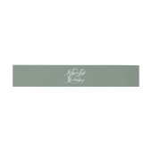 Modern Sage Green Elegante White Script Hochzeit Einladungsbanderole (Flach)