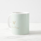 Modern Sage Green Gold Script Monogram Kaffeetasse (Vorderseite Links)