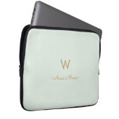 Modern Sage Green Gold Script Monogram Laptopschutzhülle (Vorne Rechts)
