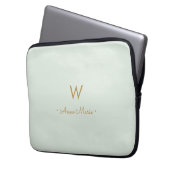 Modern Sage Green Gold Script Monogram Laptopschutzhülle (Vorderseite Links)