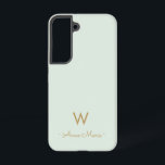 Modern Sage Green Gold Script Monogram Samsung Galaxy Hülle<br><div class="desc">Modernes,  elegantes Monogramm-Design mit handgeschriebener,  minimalistischer Schrifttyp-Schrift und serifenloser Blocktypografie auf elegantem pastellfarbenem Sage Green Hintergrund. Das Monogramm und der Name können leicht personalisiert werden.</div>