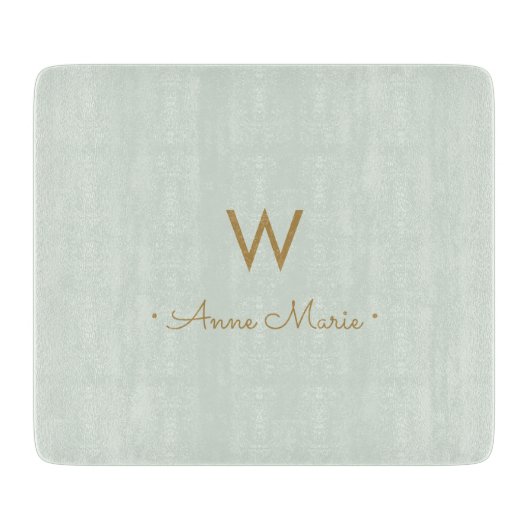 Modern Sage Green Gold Script Monogram Schneidebrett (Vorderseite)