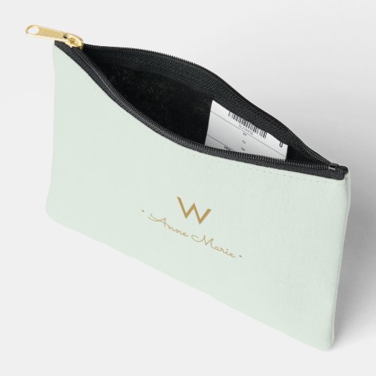 Modern Sage Green Gold Script Monogram Zubehörtasche (Offen)