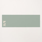 Modern Sage Green Monogram Initials Personalized Yogamatte (Rückseite (Horizontal))