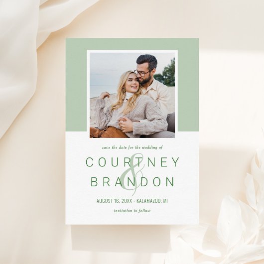Modern Sage Green Monogram Wedding Foto Save The Date
