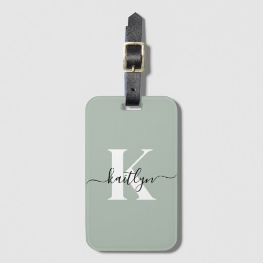 Modern Sage Green Script Monogram Gepäckanhänger (Vorderseite Vertikal)