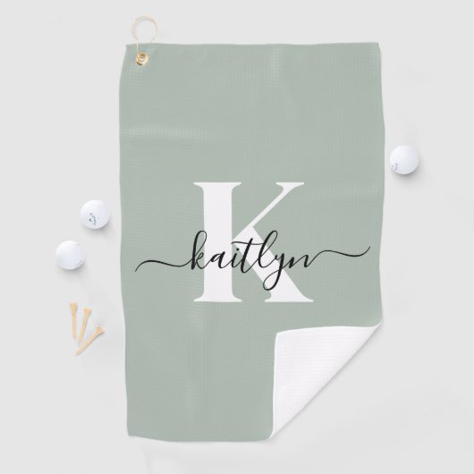 Modern Sage Green Script Monogram Golfhandtuch (Insitu)