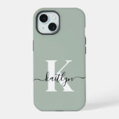 Modern Sage Green Script Monogram iPhone 15 Hülle (Rückseite)