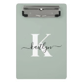 Modern Sage Green Script Monogram Mini Klemmbrett (Vorderseite)