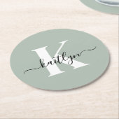 Modern Sage Green Script Monogram Runder Pappuntersetzer (Angewinkelt)