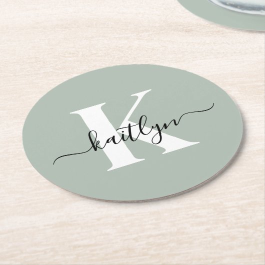 Modern Sage Green Script Monogram Runder Pappuntersetzer (Angewinkelt)