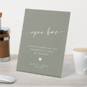 Modern Sage Green Script Open Bar Wedding Sign Sockelschild (In SItu)