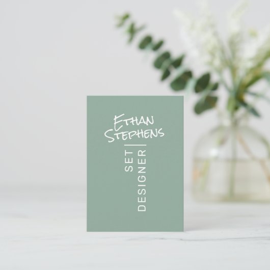 Modern Sage Green Simple Hand Letter Minimalistisc Visitenkarte (Stehend Vorderseite)