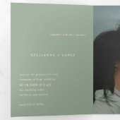 Modern Sage Green Simple Photo QR Code Wedding Dreifach Gefaltete Einladung (Innen Erste Seite)