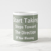 Modern Sage Green Uplifting Everyday Faith Jumbo-Tasse (Vorderseite)