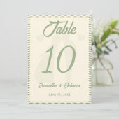 Modern Sage Green Wavy Stripe Wedding Table Number Einladung (Stehend Vorderseite)