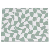 Modern Sage Green & White Wavy Checkerboard Große Geschenktüte (Vorderseite)