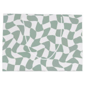 Modern Sage Green & White Wavy Checkerboard Große Geschenktüte (Rückseite)