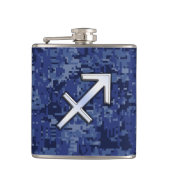 Modern Sagittarius Zodiac Sign Navy Digital Camo Flachmann (Vorderseite)