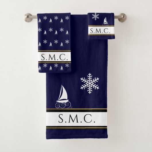 Modern Sailboat Snowflake Navy Blau Weiß Badhandtuch Set (Insitu)