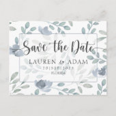 Modern Save the Date Dusty Blue Eucalyptus Floral Ankündigungspostkarte (Vorderseite)