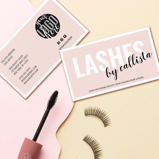 Modern, schlicht rosa Bordeaux-Logo Lash Artist Visitenkarte