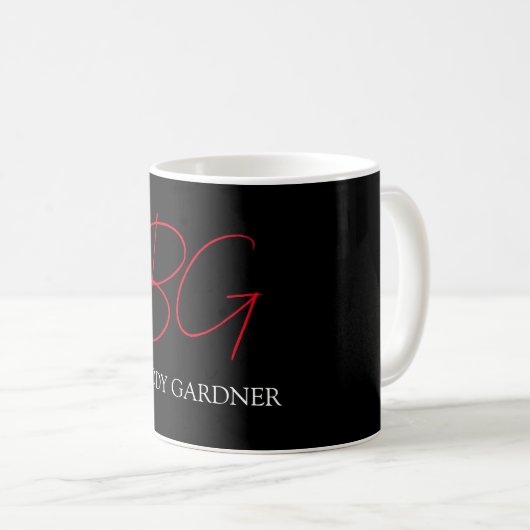 Modern schlichte Rote Monogramm Erstschwarz Kaffeetasse (VorderseiteRechts)