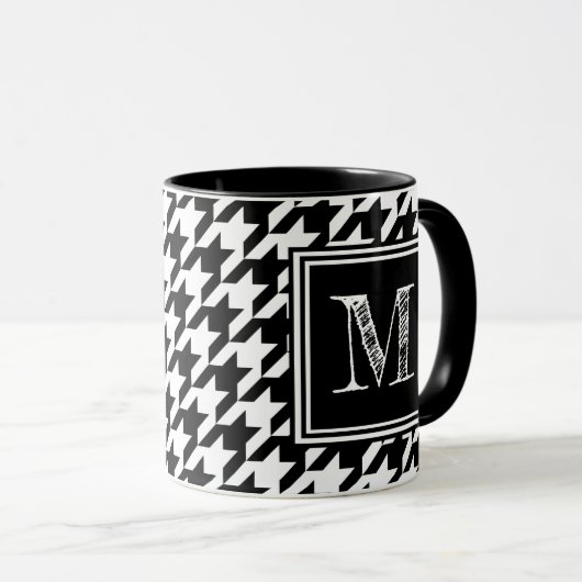 Modern Schwarz-weißes Hahnentrittmuster Monogram Tasse (VorderseiteRechts)
