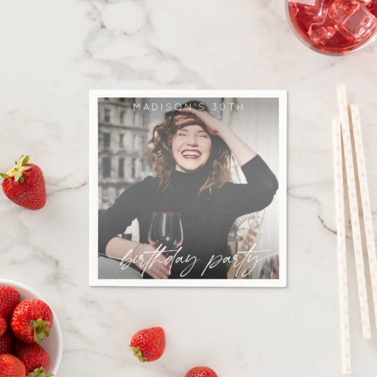 Modern Script Birthday Party Foto Serviette (Beispiel)