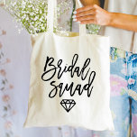 Modern Script Bridal Squad Diamond Tragetasche<br><div class="desc">Lass allen,  wer in deinem Bridal-Quadrat ist,  mit einer schicken,  modernen Bridal-Squad Diamanttote-Tasche. Die Bridal Squad Diamant Tote Tasche ist ein großartiges Geschenk für Ihr Brautparty!</div>