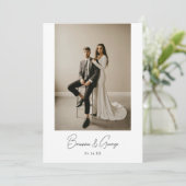 Modern Script Bride & Groom Names Wedding Photo Dankeskarte (Stehend Vorderseite)