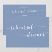 Modern Script Dusty Blue Wedding Rehearsal Dinner Einladung (Vorne/Hinten)