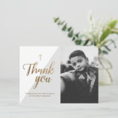 Modern Script Gold Cross Grey Boy First Communion Dankeskarte (Stehend Vorderseite)