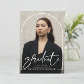 Modern Script Graduate Foto Arch Abschluss Einladung (Stehend Vorderseite)