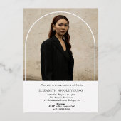 Modern Script Graduate Foto Arch Abschluss Folieneinladung (Rückseite)