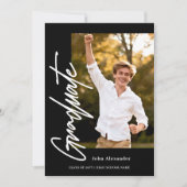 Modern Script Graduate Photo Black Graduation Einladung (Vorderseite)