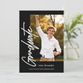 Modern Script Graduate Photo Black Graduation Einladung (Stehend Vorderseite)